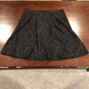 Knee length gray patterned skirt from Loft